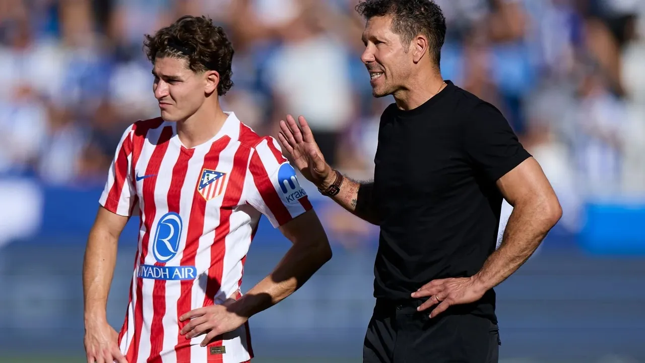 Simeone Tegaskan Alvarez Tetap Bertahan di Atletico Madrid