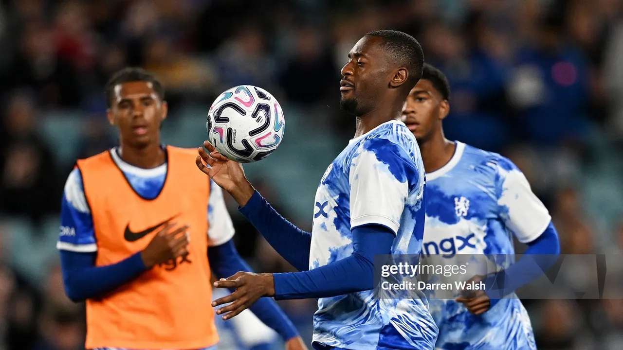 Tosin Adarabioyo bisa tinggalkan Chelsea demi reuni dengan Marco Silva
