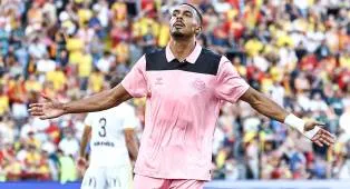 Wilson Isidor Beri Kode Ingin Bertahan di Sunderland
