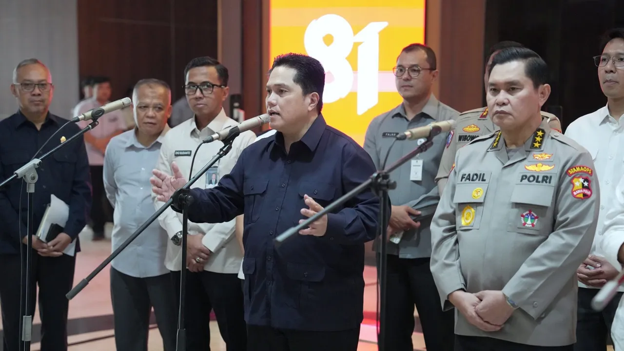 Ketua Umum PSSI, Erick Thohir, dalam rapat lintas lembaga di kantor Kemenpora jelang perhelatan FIFA ASEAN Cup 2026.