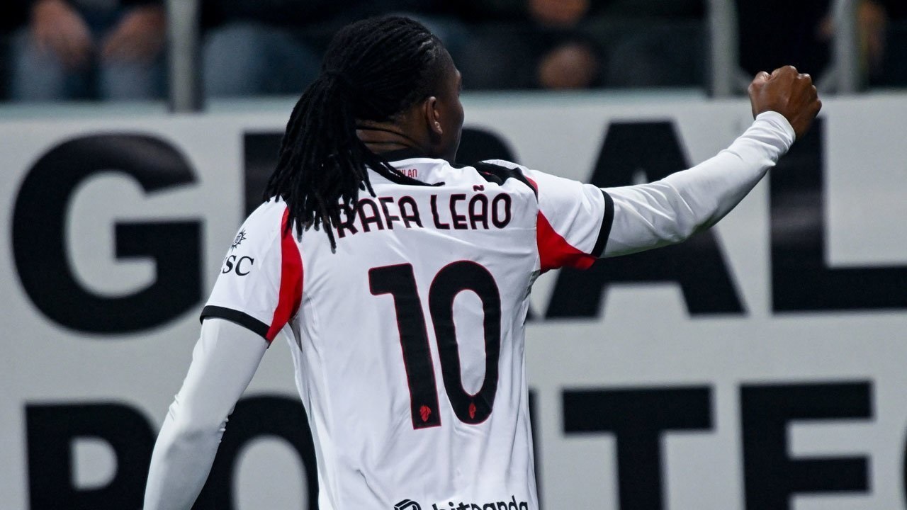 Legenda AC Milan Minta Rafael Leao Untuk Adaptasi Dengan Skema Tim