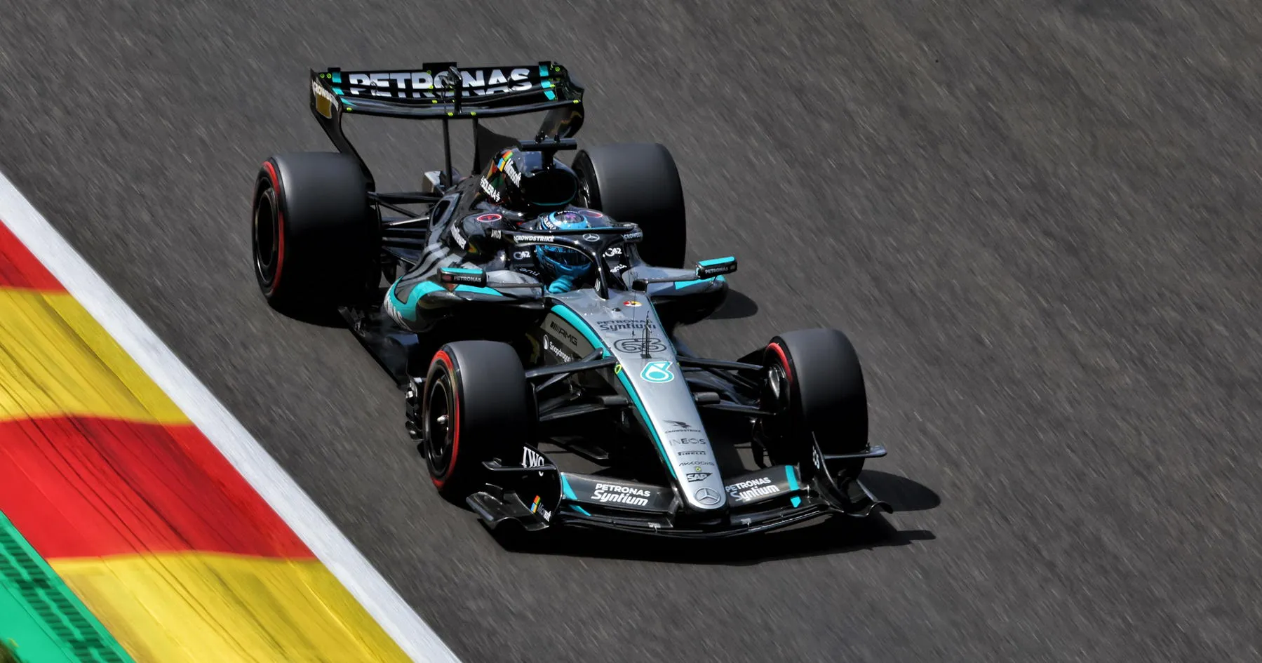 Mercedes Dapat Peringatan dalam Perebutan Gelar F1 - sumber: (racingnews365)