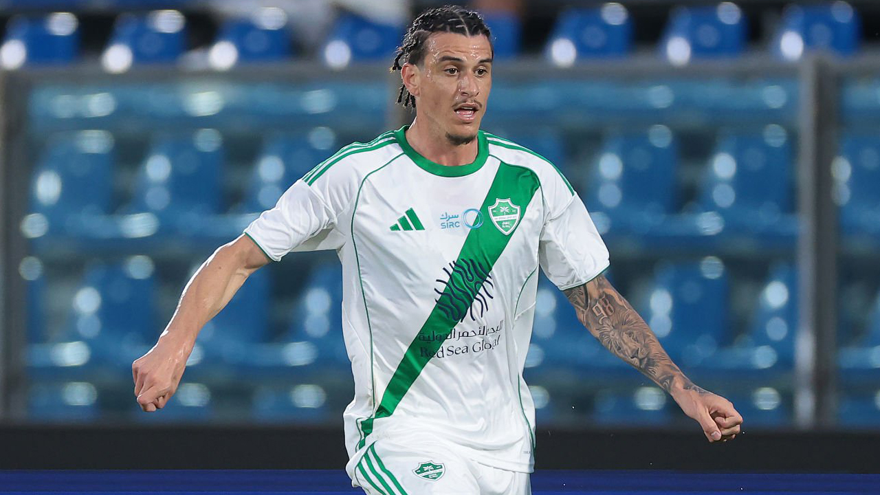 Roger Ibanez Tolak Aston Villa, Pilih Bertahan di Al-Ahli