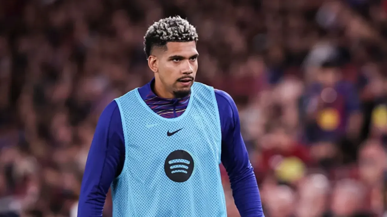 Ronald Araujo Tiba di Liverpool Jelang Tinggalkan Barcelona