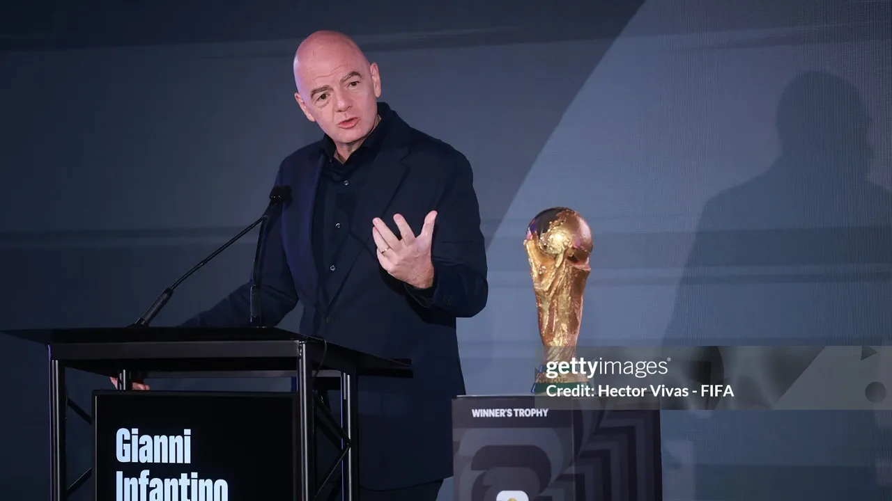 Gianni Infantino mendapat tekanan baru dari dua tuan rumah Piala Dunia 2026