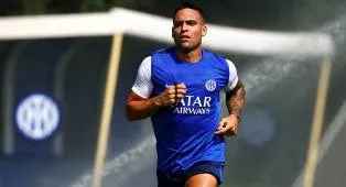 Barcelona Bantah Ketertarikan terhadap Lautaro Martinez