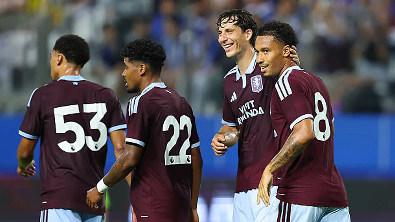 Boubacar Kamara Kembali Usai Cedera Panjang, Aston Villa Bernapas Lega