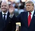 Donald Trump Bela Gianni Infantino di Tengah Desakan Mundur