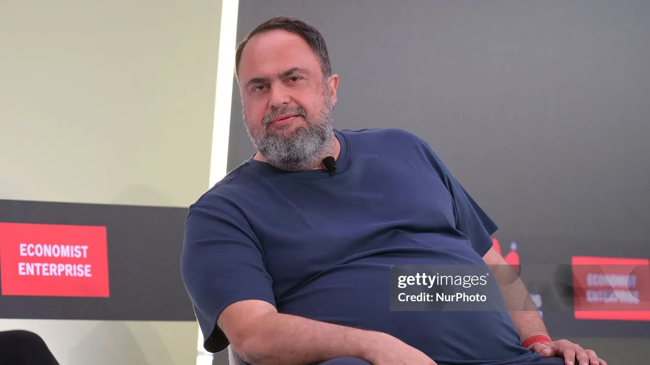 Banner suporter Palace membuat Evangelos Marinakis menempuh jalur hukum