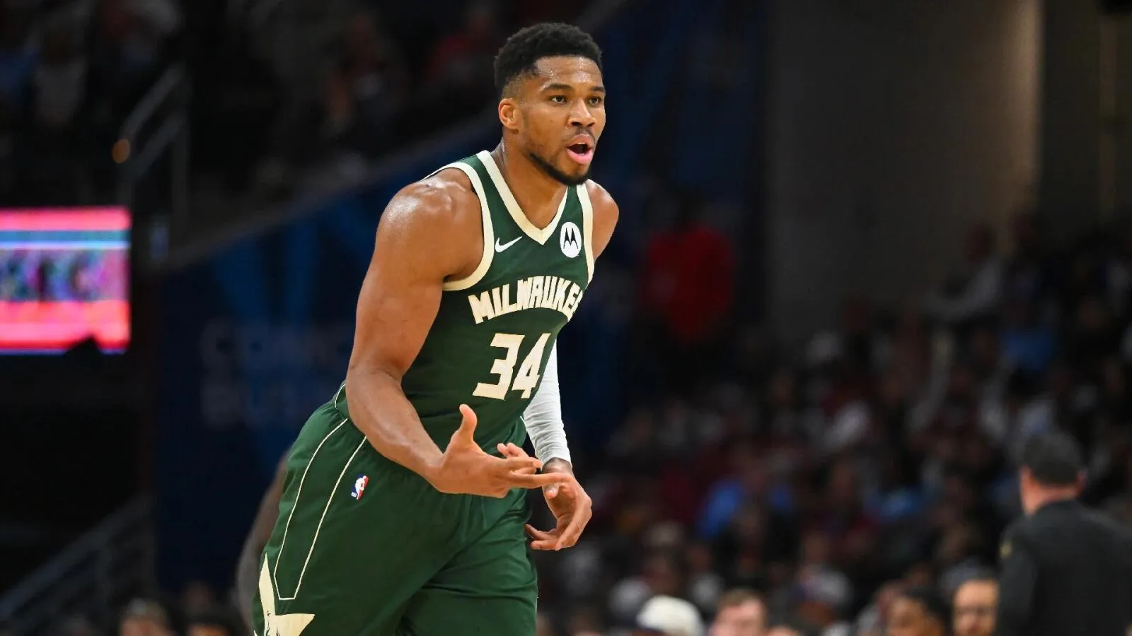 Giannis Prioritaskan Miami Heat, Absen di Timnas Yunani - sumber: (mainbasket)