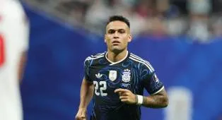 Julian Alvarez Sulit, Barcelona Bidik Lautaro Martinez