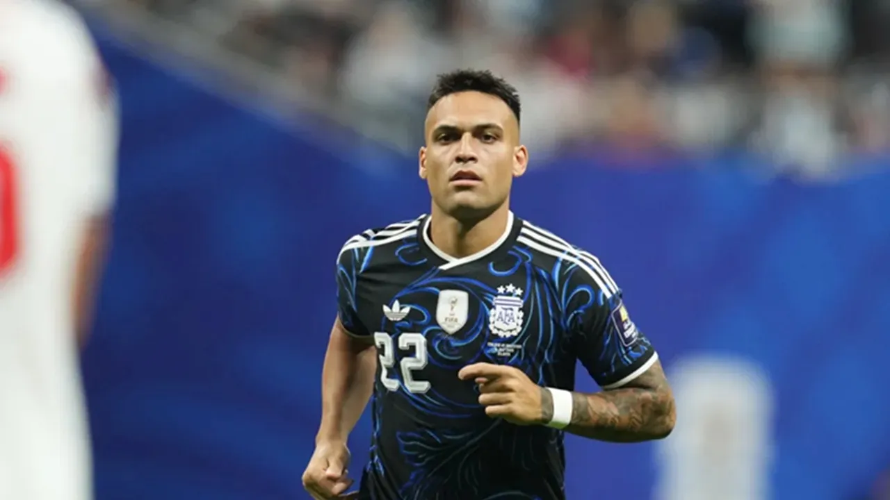 Julian Alvarez Sulit, Barcelona Bidik Lautaro Martinez