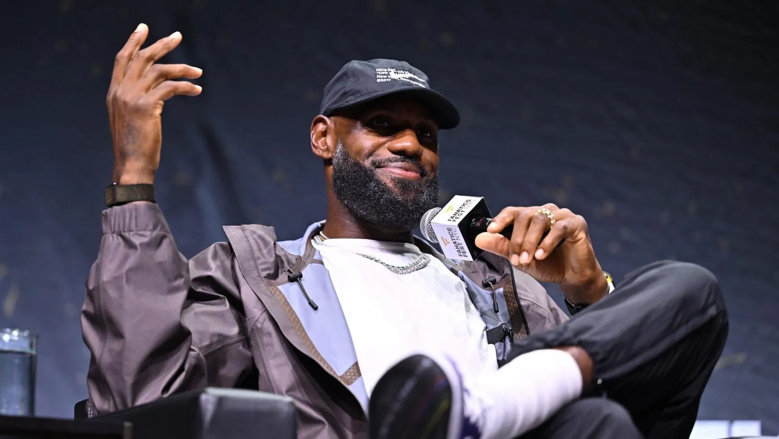LeBron James Ungkap Proyek Dokumenter Kariernya - sumber: (mainbasket)