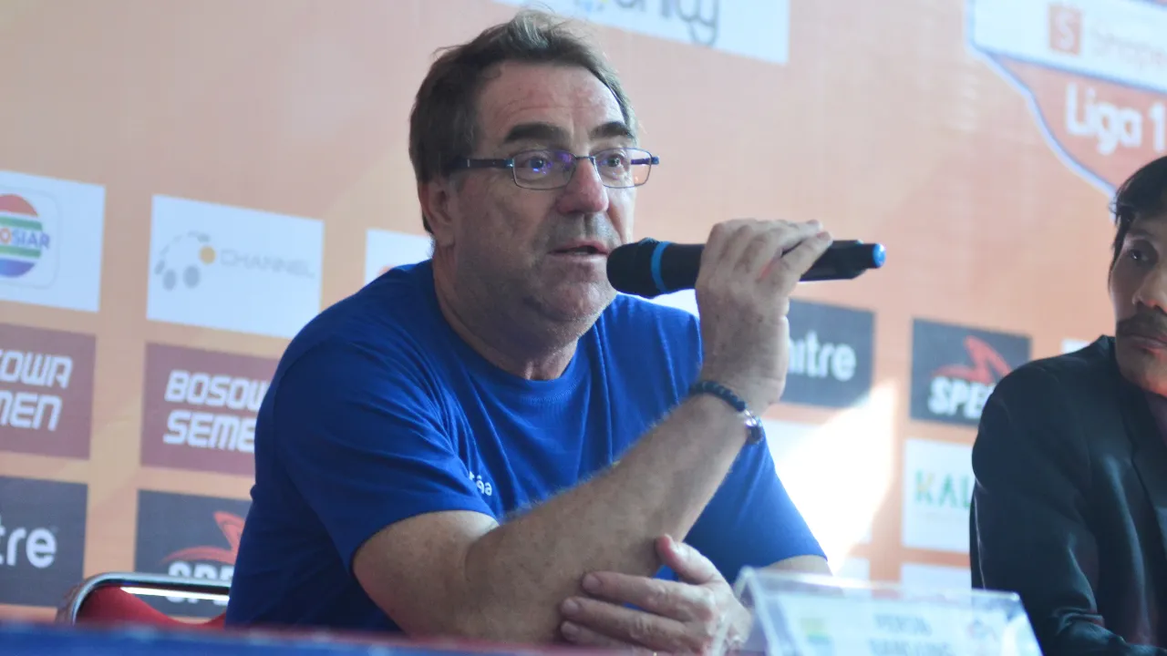 Persib terkena FIFA Registration Ban akibat lalai memenuhi hak Robert Rene Alberts