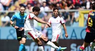 Media Italia: Sebelum ke Lyon, Zachary Athekame Sempat Dibidik Hull City