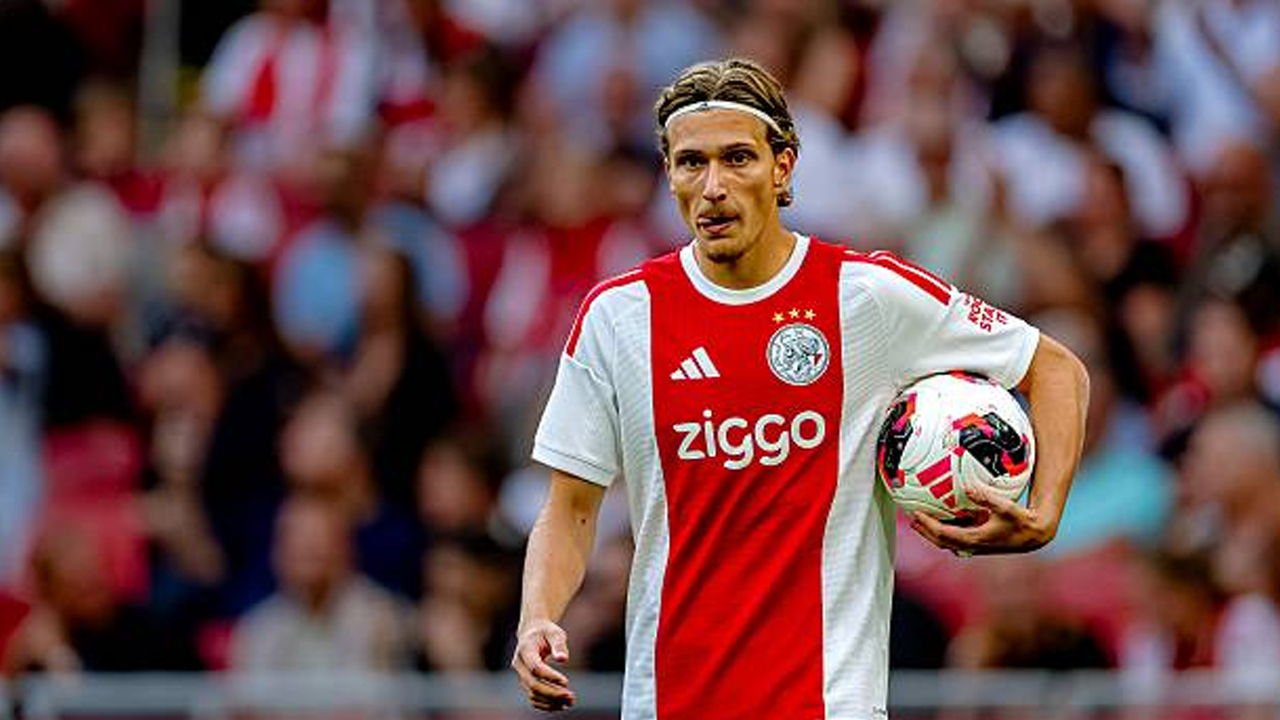 Mika Godts Buka Suara Soal Isu Transfer ke Paris Saint-Germain