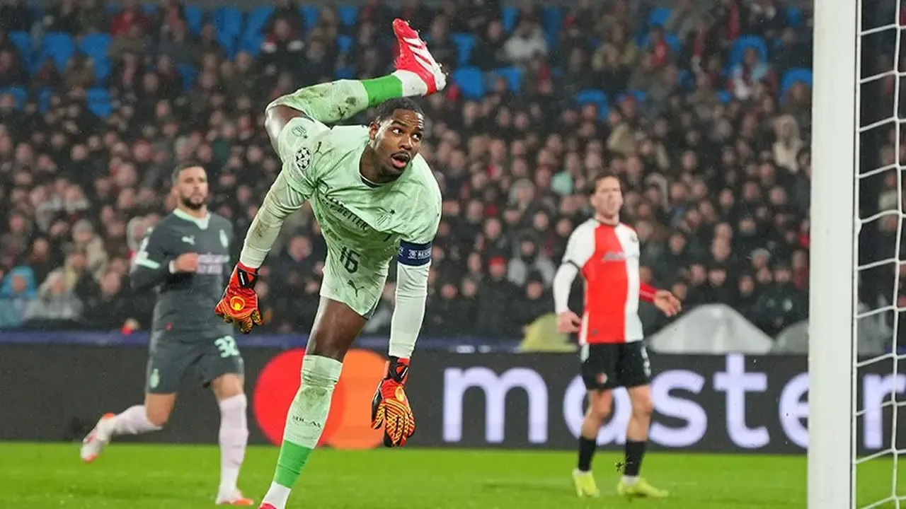Mike Maignan dan Rabiot Perpanjang Libur, Suporter Milan Kecewa