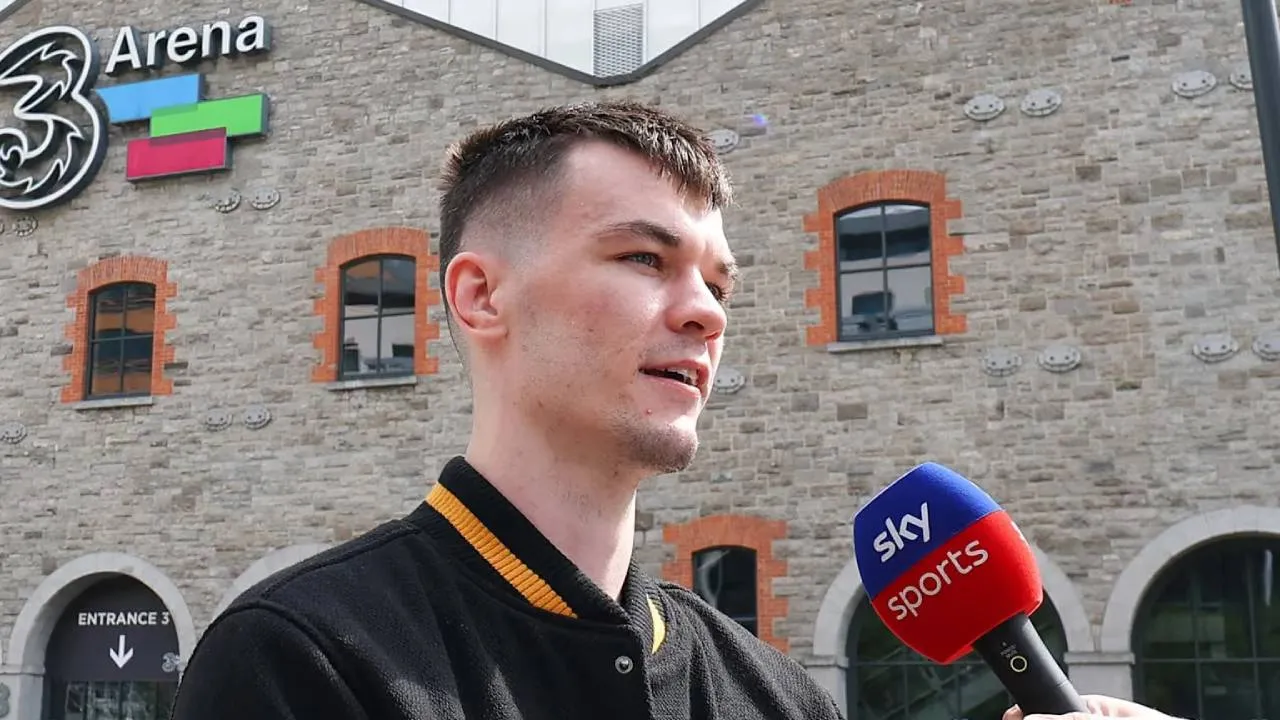 Aaron McKenna menilai kesempatan merebut gelar dunia dapat membuka banyak peluang baru dalam kariernya. (Foto: Fight TV)