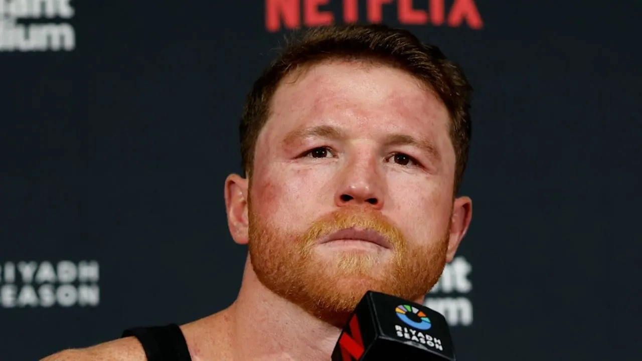 Canelo Alvarez dijadwalkan kembali bertanding pada 31 Oktober di Arab Saudi, menghadapi juara kelas super middleweight WBC, Christian Mbilli. (Foto: Fight TV)