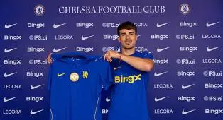 Chelsea Resmi Rekrut Pep Chavarria dari Rayo Vallecano