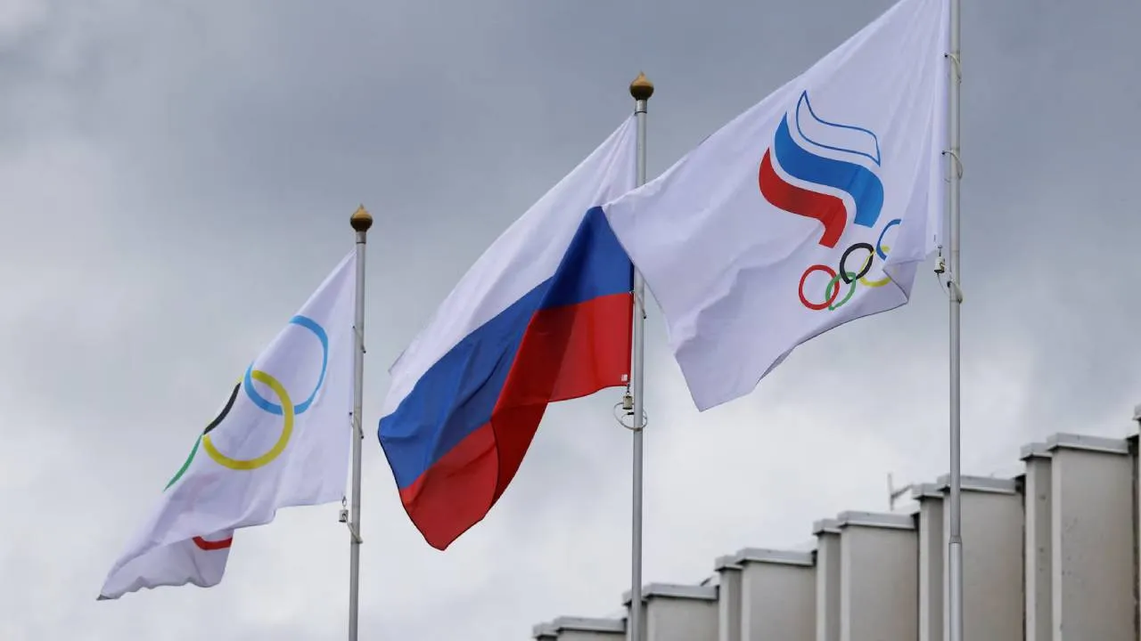 World Athletics melarang seluruh atlet Rusia dan sekutunya, Belarus, mengikuti kompetisi internasional sejak Maret 2022 setelah Rusia melancarkan invasi ke Ukraina. (Foto: AP)