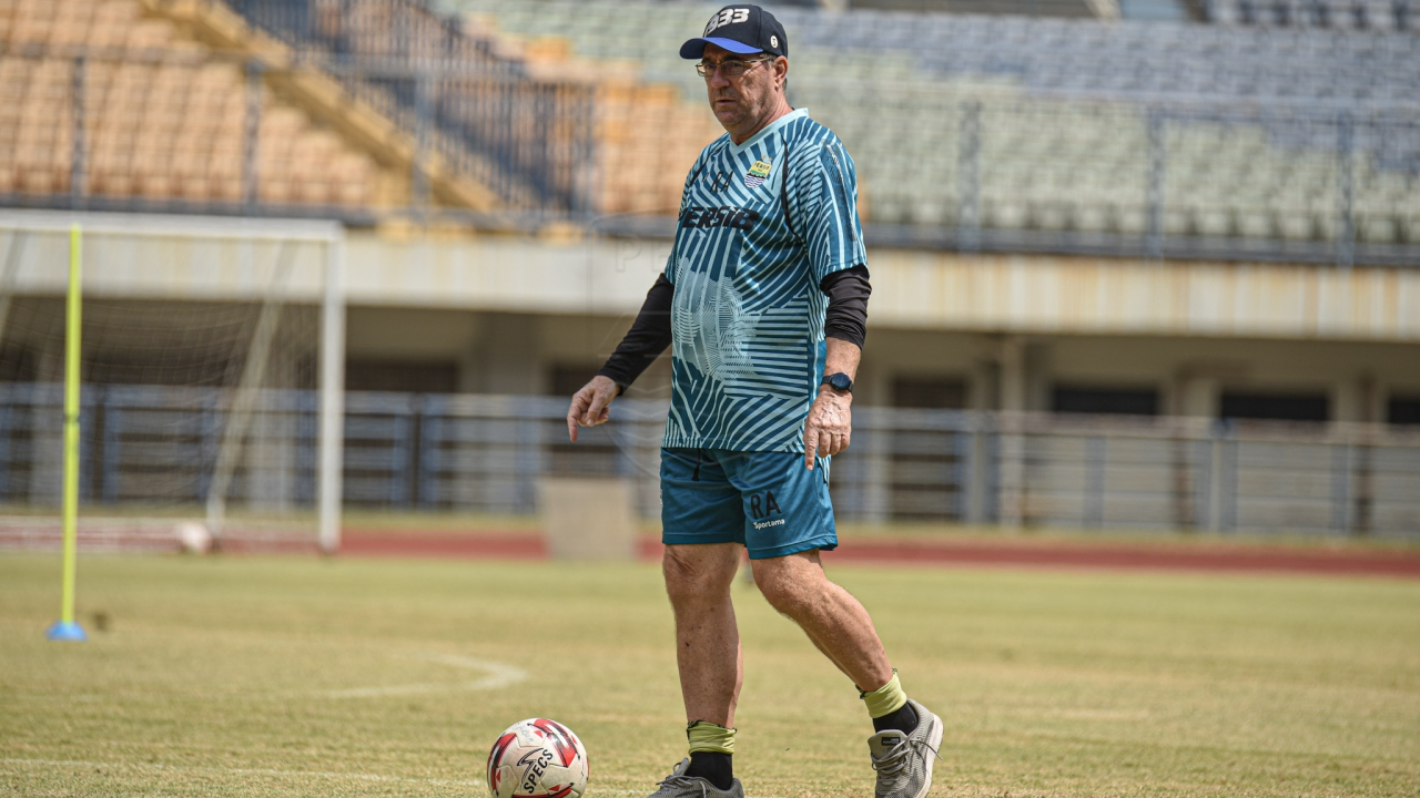 Ini Klarifikasi Robert Alberts Terkait Sengketa Kontrak Persib
