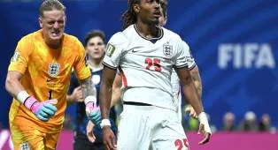 Inter Milan Bidik Spence, Tottenham Beri Lampu Hijau untuk Transfer €30 Juta