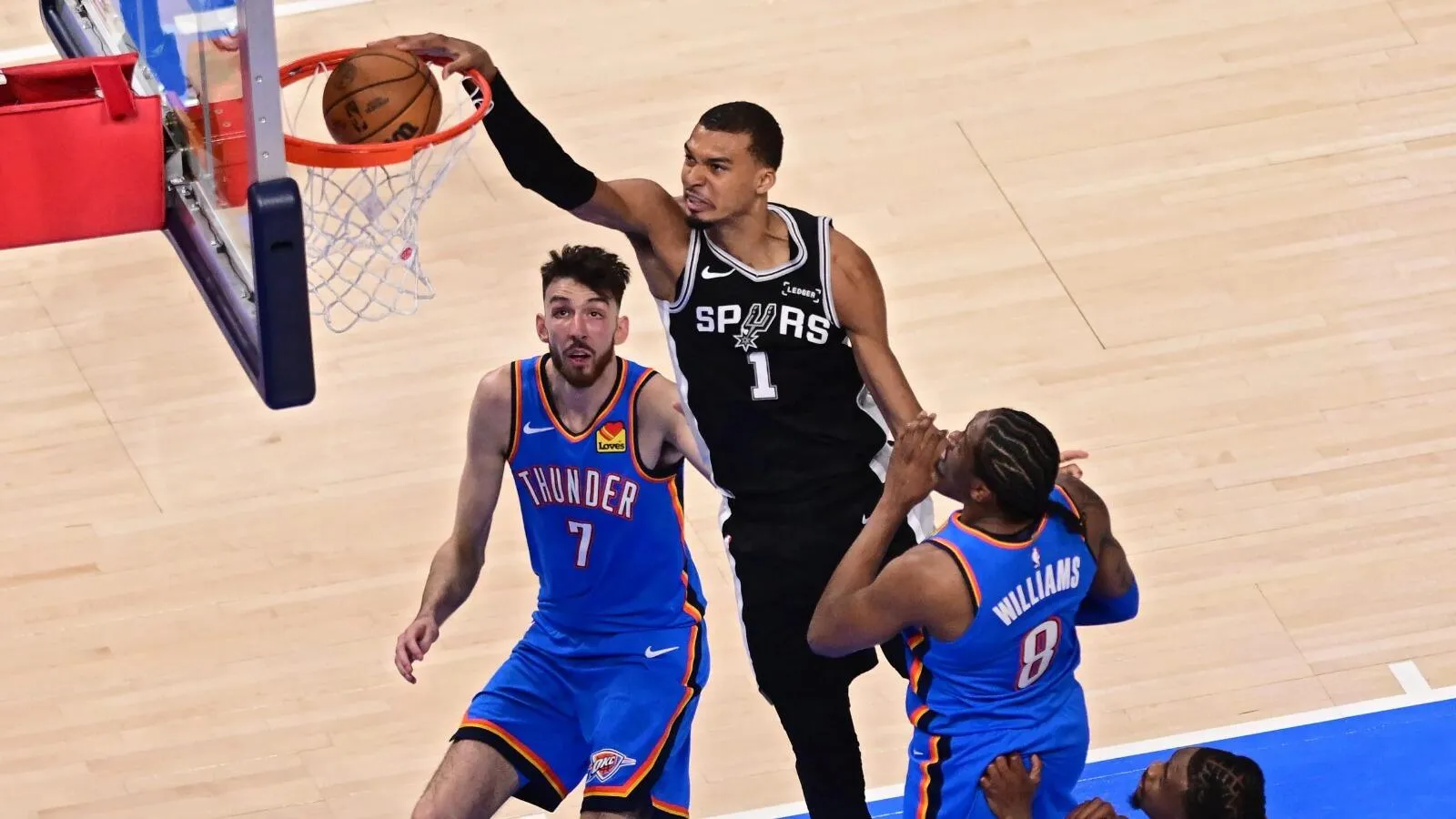 Minggu Pembuka NBA 2026: Aksi Bintang dan Rivalitas Kembali