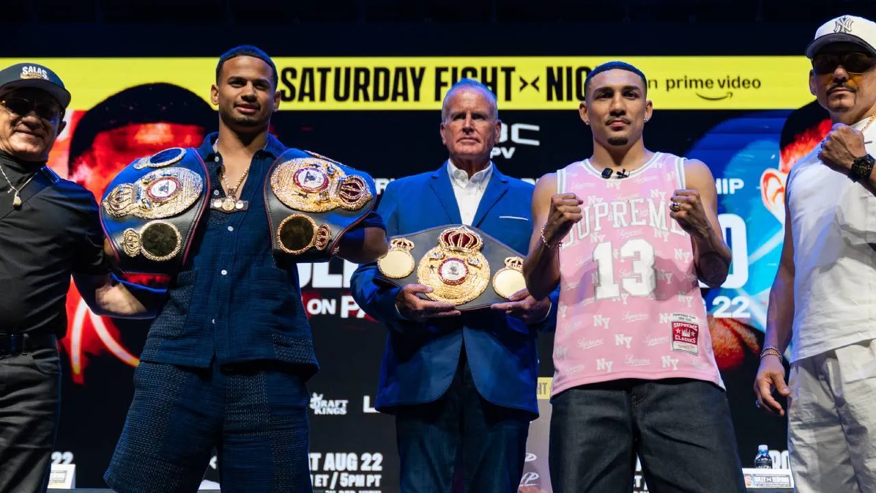 Rolando Romero (kiri) dan Teofimo Lopez. (Foto: Fight TV)