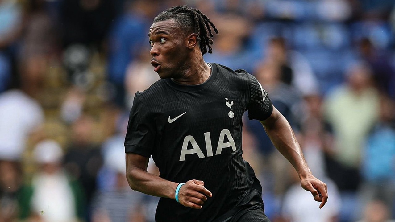 Roma Lirik Destiny Udogie dari Tottenham sebagai Alternatif Luis Henrique