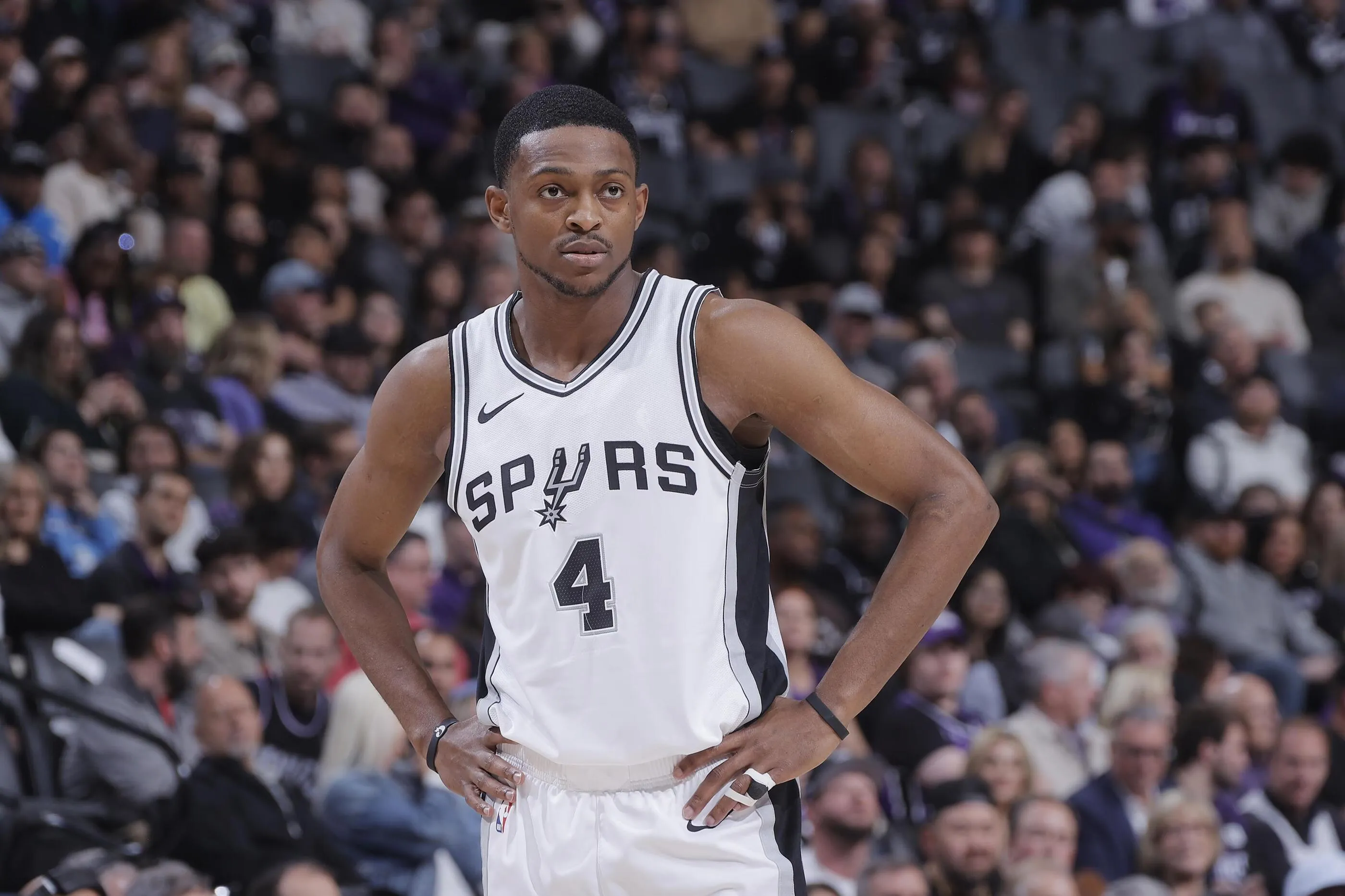 San Antonio Spurs Tetap Andalkan De’Aaron Fox - sumber: (mainbasket)