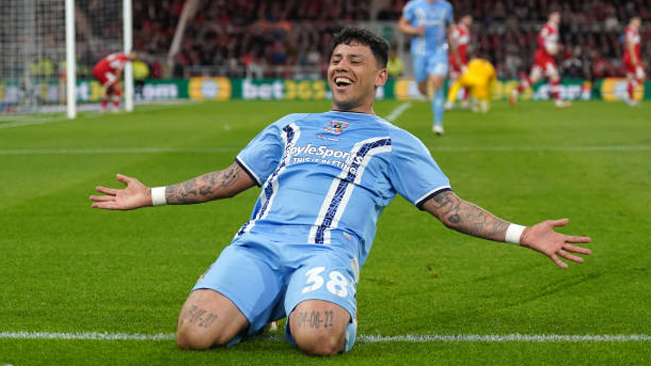 Siap Hadapi Premier League, Gustavo Hamer Resmi Kembali ke Coventry City