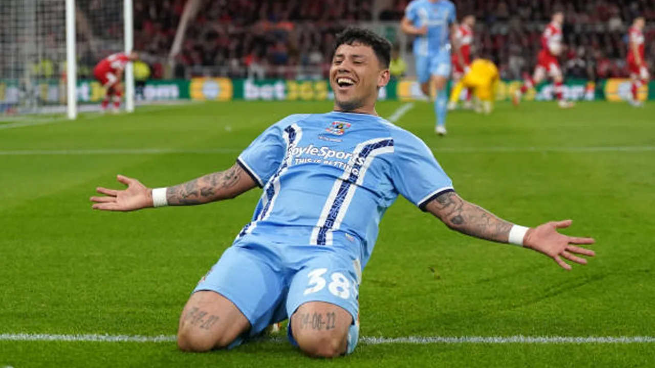 Siap Hadapi Premier League, Gustavo Hamer Resmi Kembali ke Coventry City