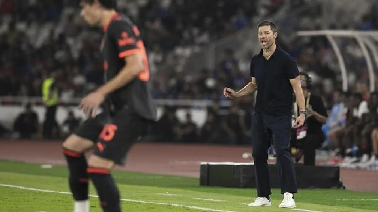 Xabi Alonso saat Chelsea melawan AC Milan di Stadion Utama Gelora Bung Karno.