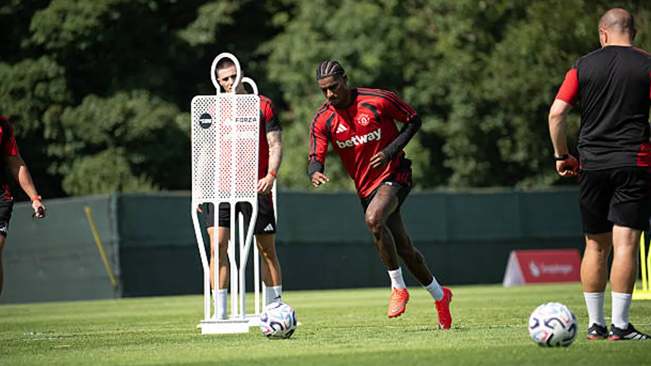 Bertahan di MU, Marcus Rashford Dapat Dukungan Michael Carrick