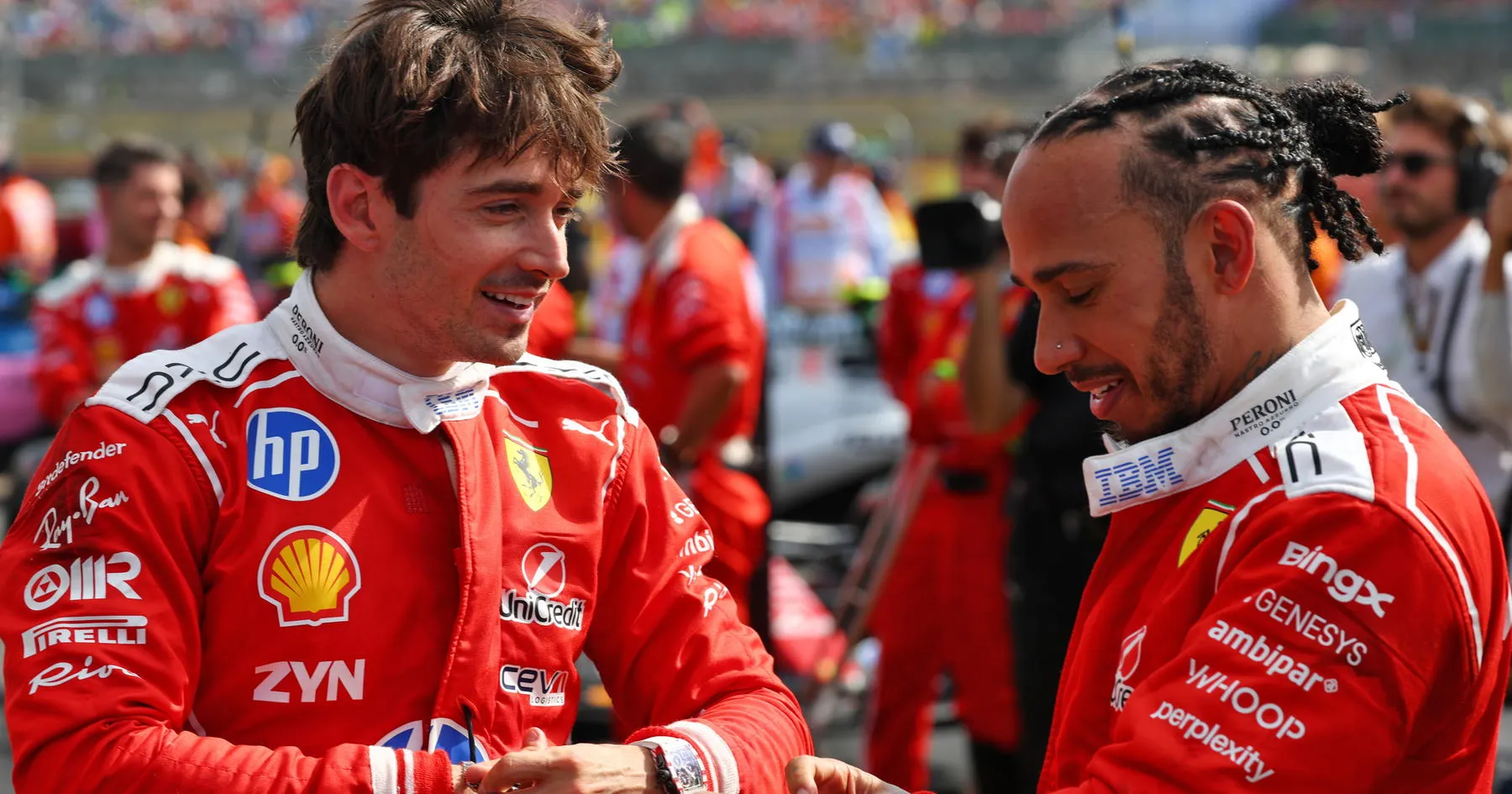 Charles Leclerc dan Lewis Hamilton Berduel Ketat di F1 - sumber: (racingnews365)