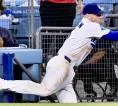 Freddie Freeman Jatuh ke Dugout, Los Angeles Dodgers Hindari Kabar Buruk