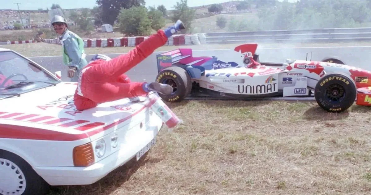 Insiden Aneh: Pembalap F1 Ditabrak Mobil Medis - sumber: (racingnews365)