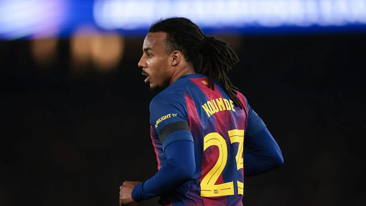 Jules Kounde Akan Kembali Bermain sebagai Bek Tengah?
