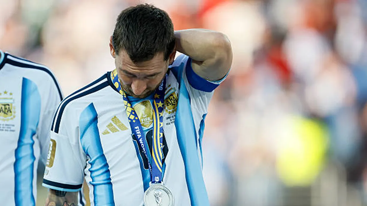 Lionel Messi Isyaratkan Pensiun Usai Sang Ayah Meninggal