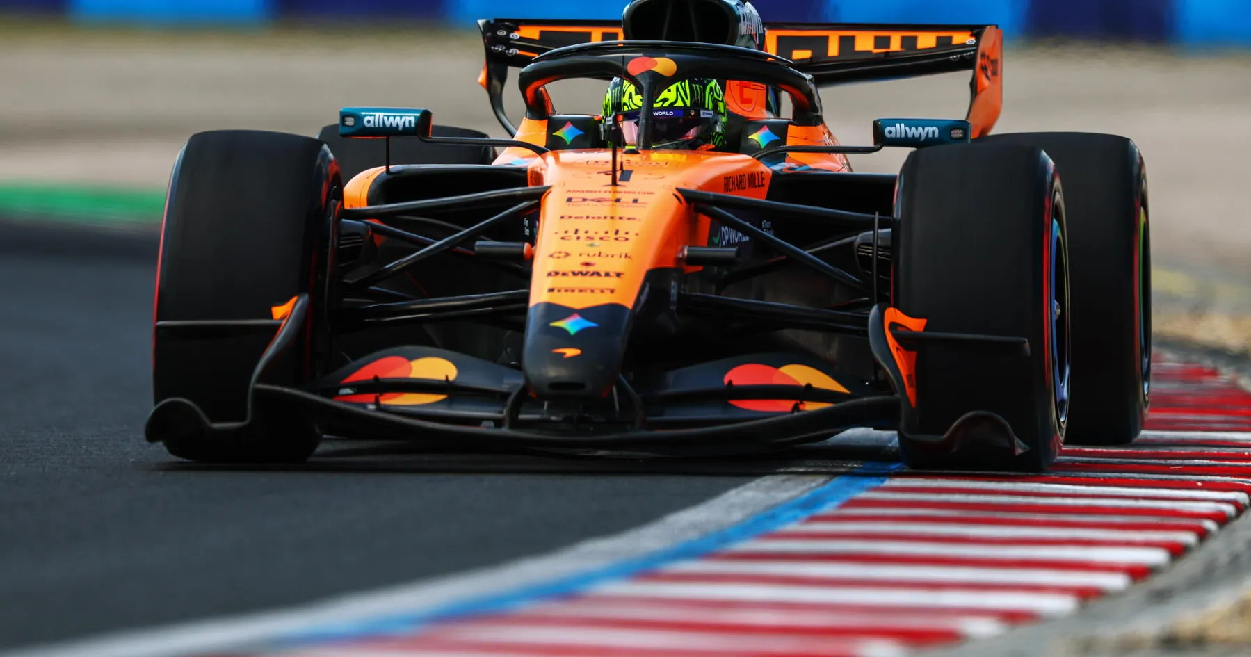 McLaren Temukan Titik Tengah dalam Pengembangan Mobil - sumber: (racingnews365)