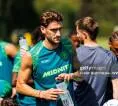 Santiago Bueno Buka Peluang Tinggalkan Wolves demi Premier League