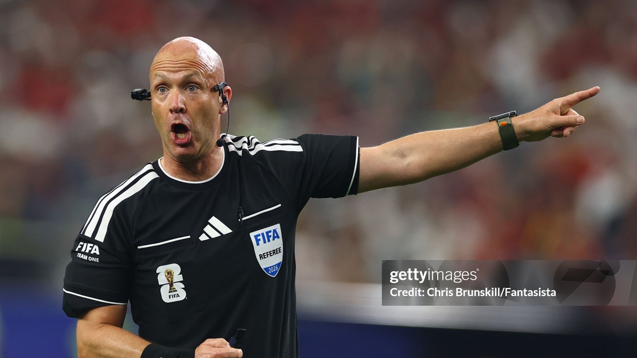 Anthony Taylor Ungkap Alasan Tinggalkan Sepak Bola Inggris