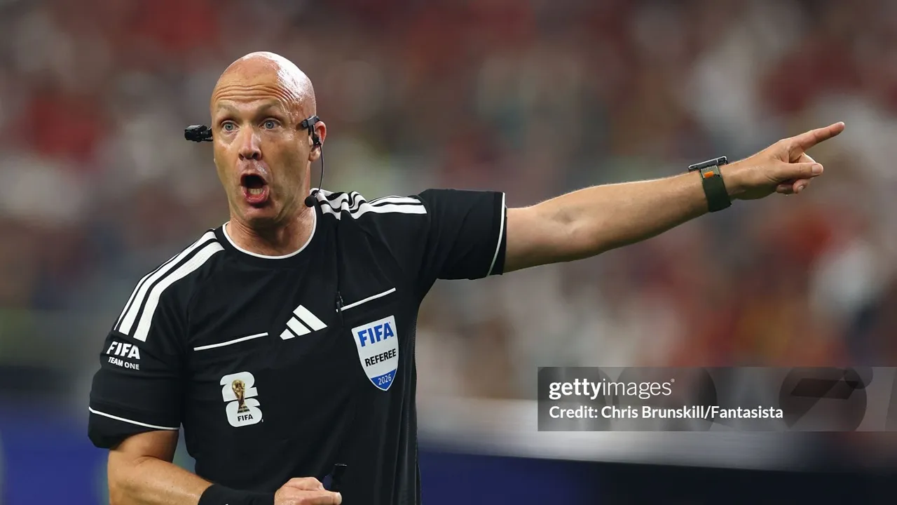 Anthony Taylor Ungkap Alasan Tinggalkan Sepak Bola Inggris