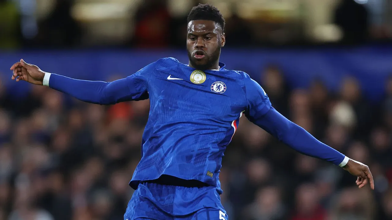 Chelsea Sepakat Pinjamkan Benoit Badiashile ke Napoli