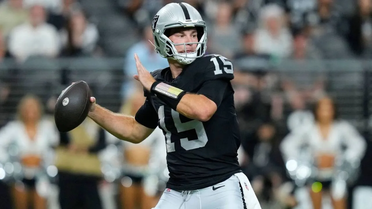 Fernando Mendoza tampil dalam empat drive dan menyelesaikan 10 dari 16 operan untuk jarak 97 yard serta satu touchdown. (Foto: AP)