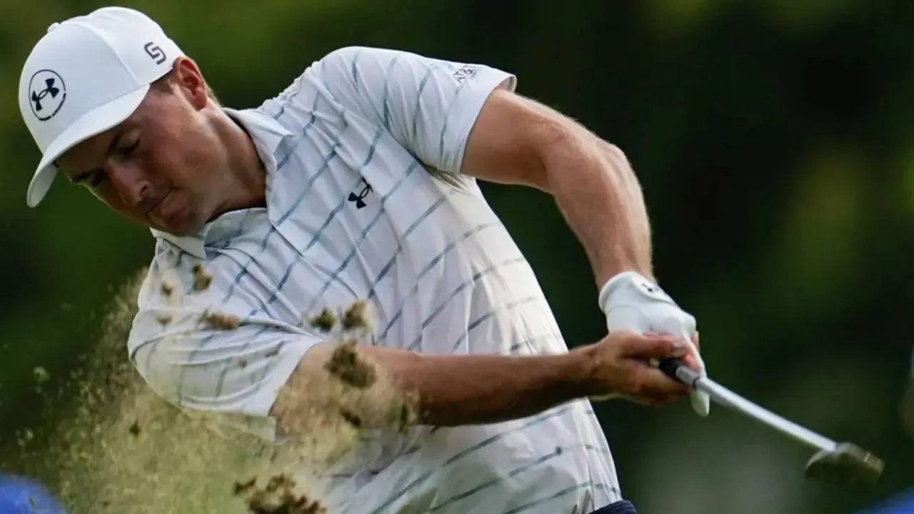 Jordan Spieth berbagi posisi teratas dengan Michael Thorbjornsen, Jake Knapp, Michael Kim, dan Kurt Kitayama. (Foto: Golf Digest)