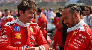 Perlukah Ferrari Utamakan Hamilton dalam Perebutan Gelar?
