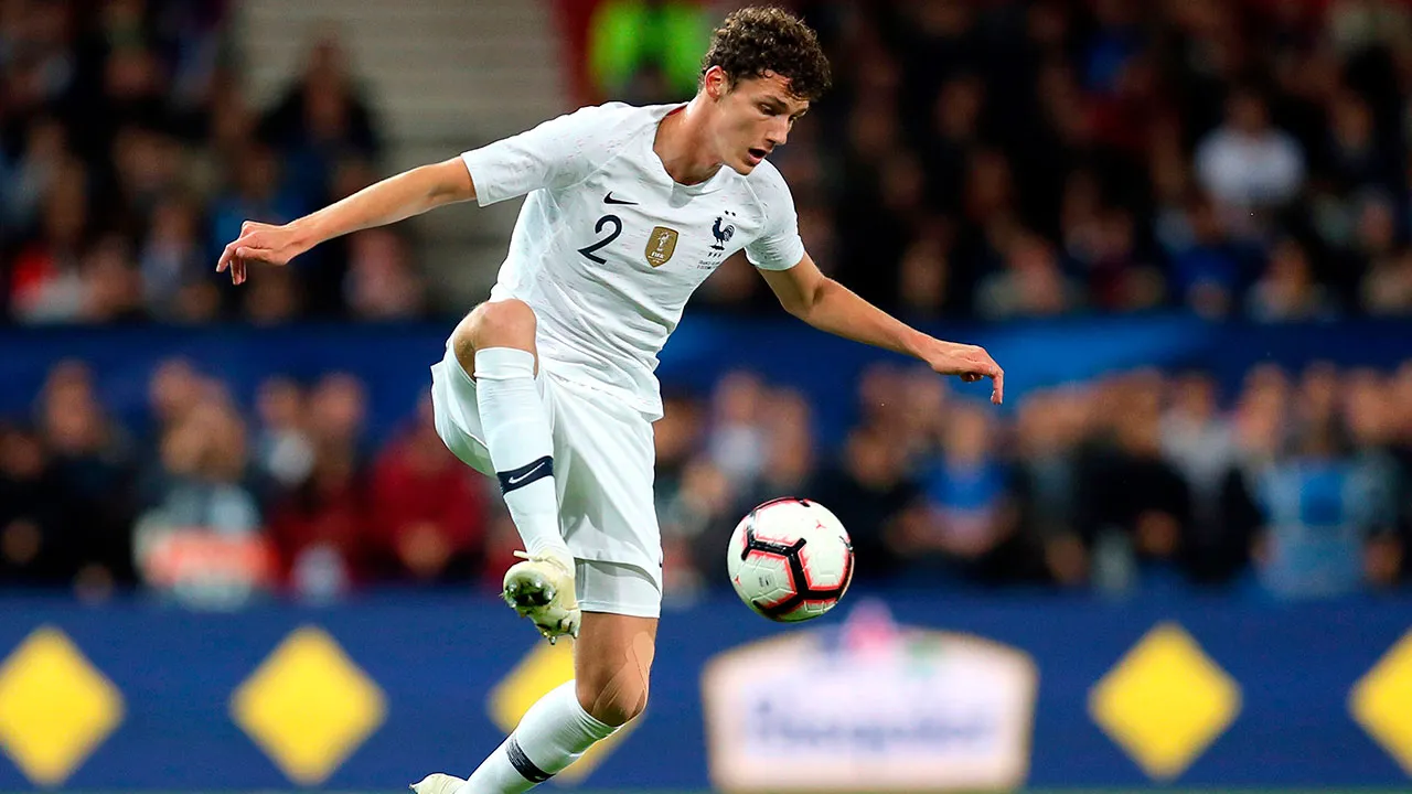 Sikap Profesional Bikin Benjamin Pavard Makin Terbuka Bertahan di Inter