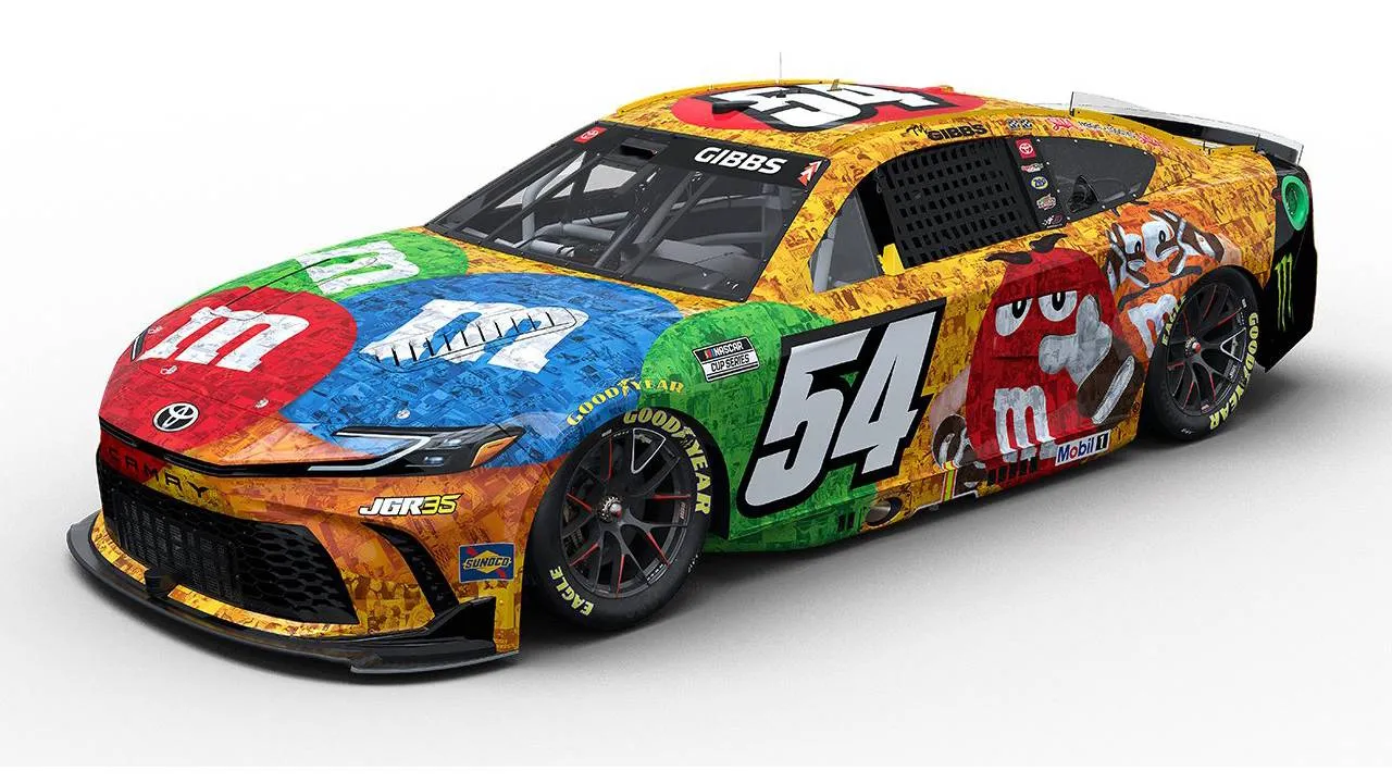 Ty Gibbs akan mengendarai mobil nomor 54 dengan desain klasik M&M's yang identik dengan salah satu periode paling sukses dalam karier Kyle Busch. (Foto: AP)